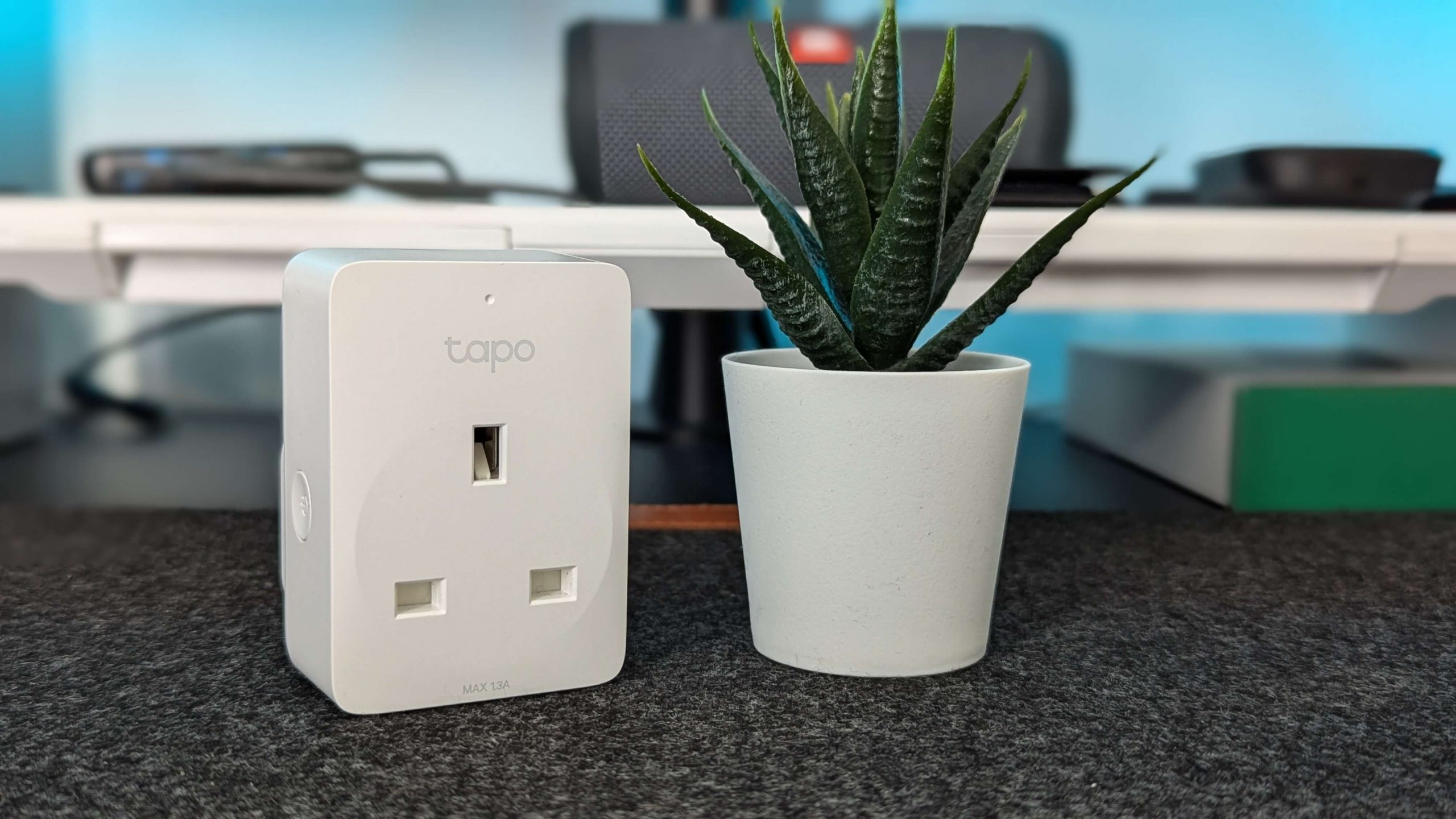 Compact Smart Plugs for Vintage Electronics